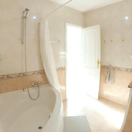 Spacious 500 M From The Sea! Playa Del Duque Prázdninový dům