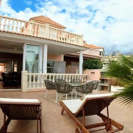 Casa vacanze Spacious 500 M From The Sea! Playa Del Duque