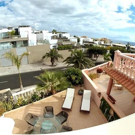 Casa vacanze Spacious 500 M From The Sea! Playa Del Duque *